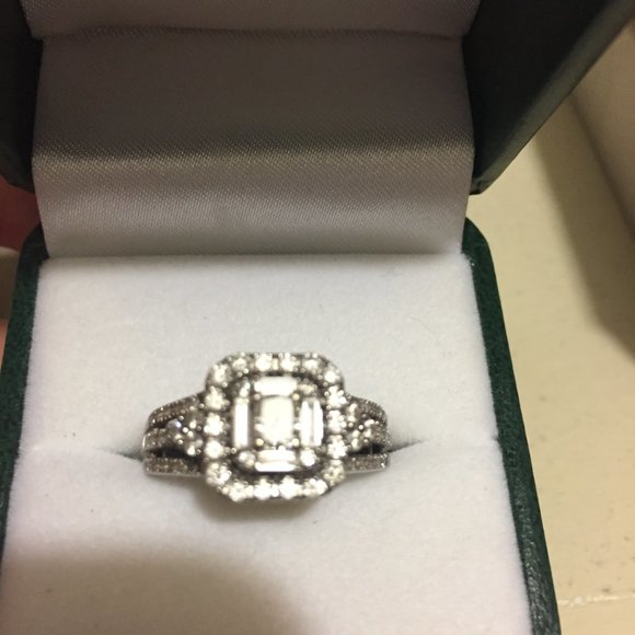 Celebration Lux Ring - Picture 3 of 5